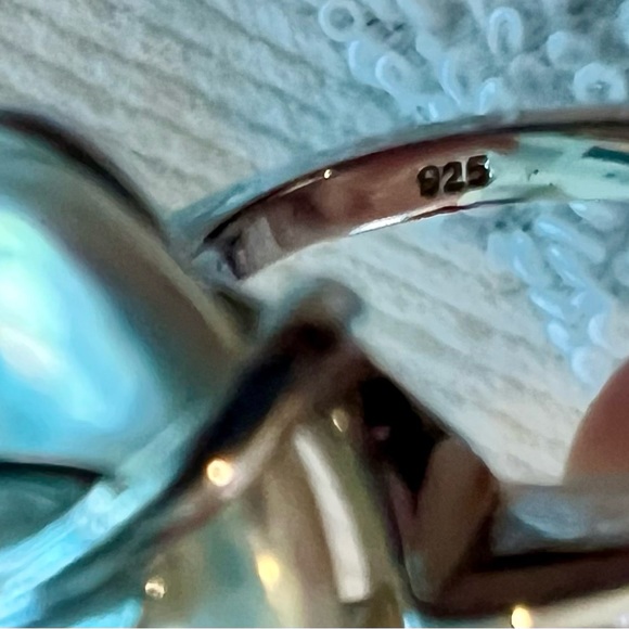 Silver and Mother of Pearl ring - Picture 5 of 5